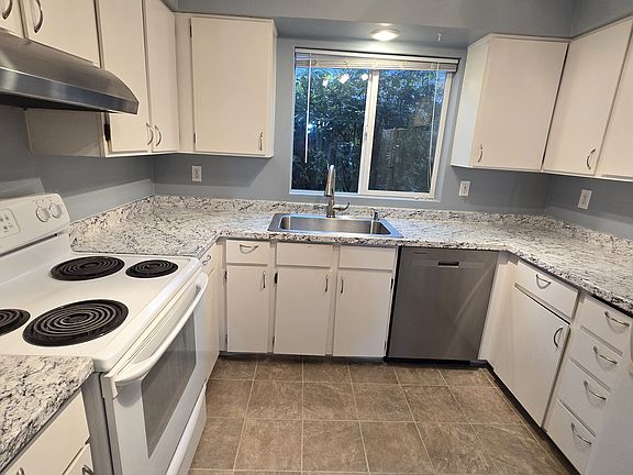 5th image of 12829 100th Ave NE APT C