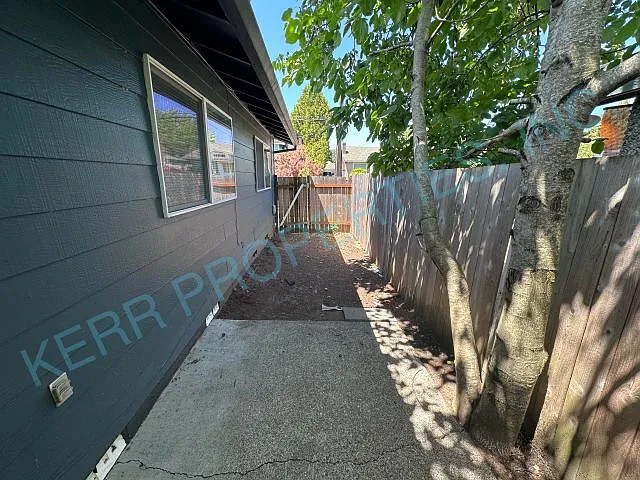 7703 NE Fremont St — Photo 13