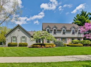 52 White Barn Rd, Vernon Hills, IL 60061