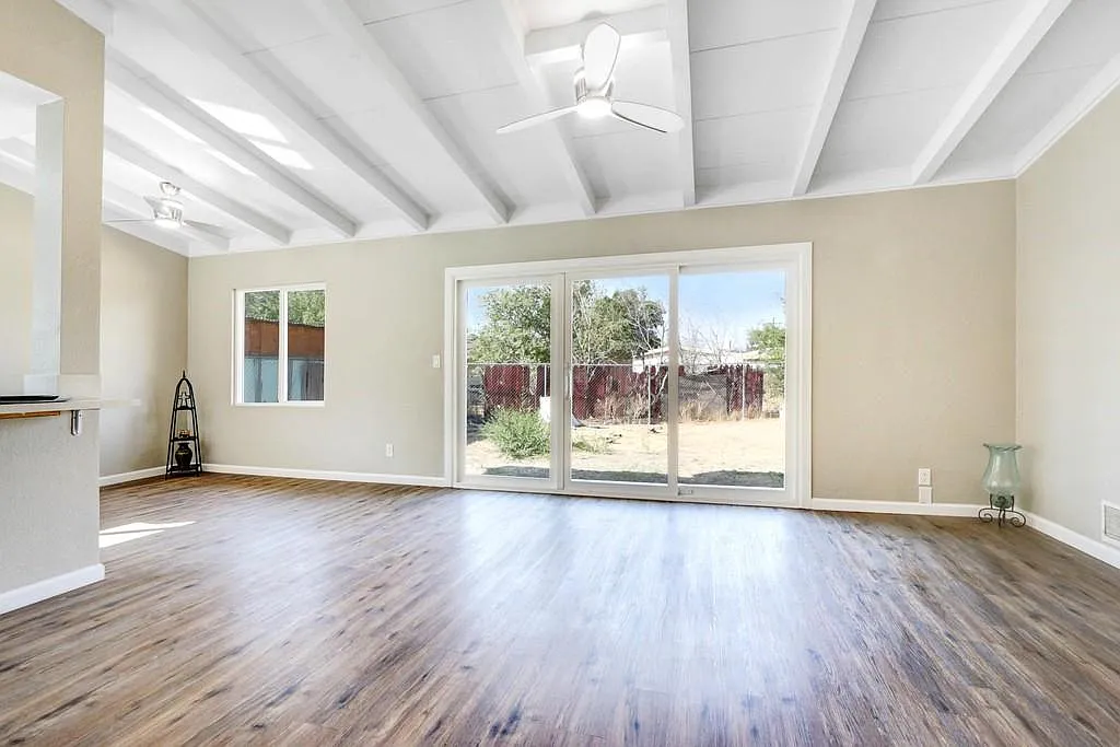 713 W Ave H-10 — Photo 4