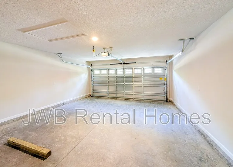 3267 Broadway Ave — Photo 12