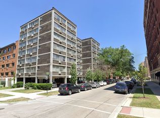 6131 N Winthrop Ave, Chicago, IL 60660
