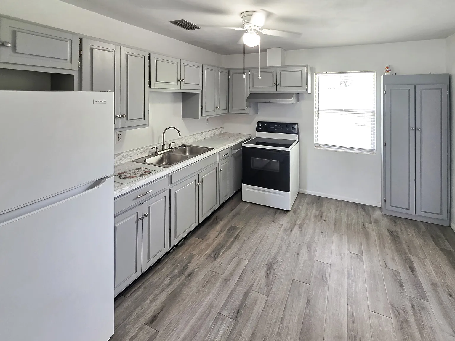 2 bed, 720 sqft, $1,595 — Photo 4