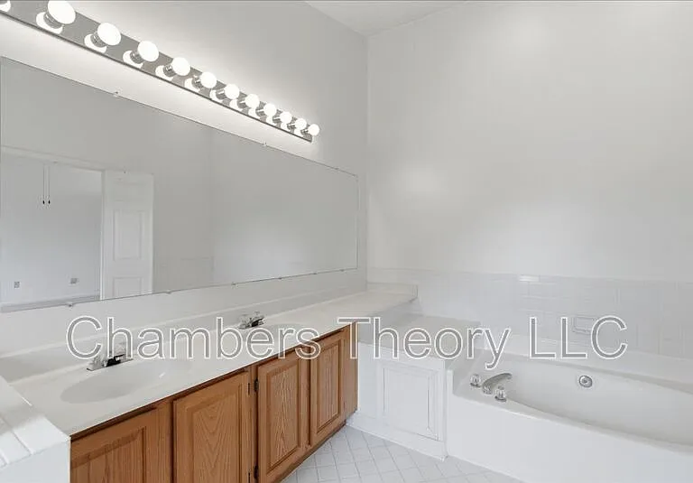 12328 Quiet Hollow Ct — Photo 16