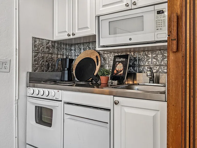 811 York St #326 — Photo 4