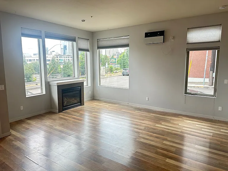 1607 NW Davis St — Photo 43