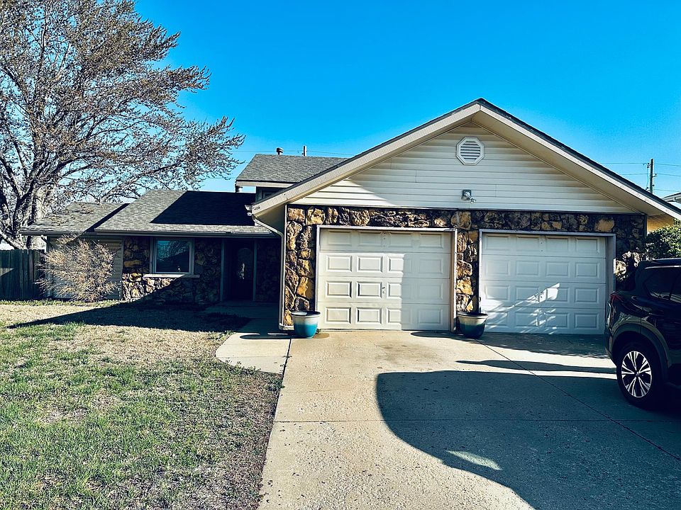 1st image of 124 W Aaron Dr