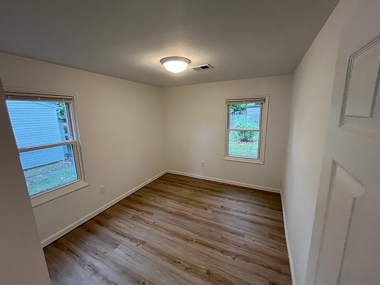 NE bedroom