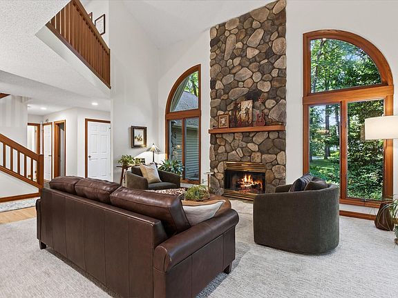 5th image of 2705 W Glenlord Rd