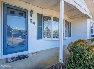 24 Oakfield Rd, Toms River, NJ 08757
