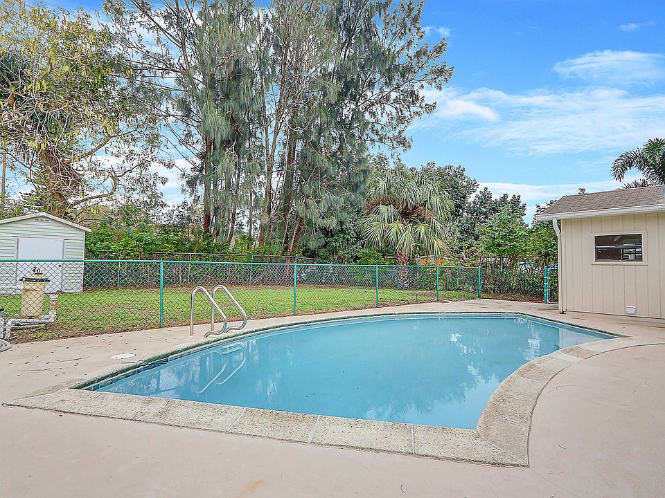 1st image of 801 W Wisteria Avenue