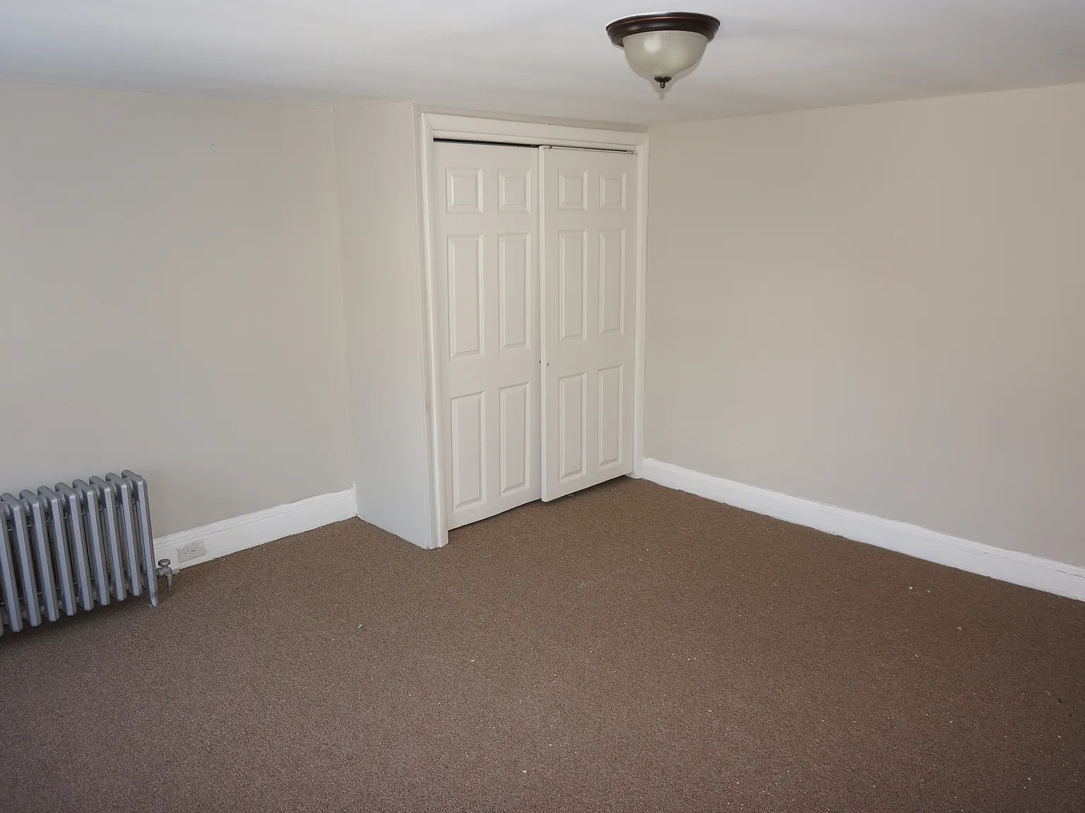 3 bed, $1,999 — Photo 2