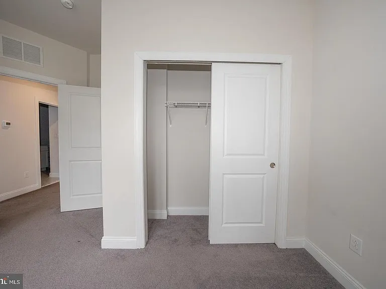 220 Charles Ellis Dr — Photo 38