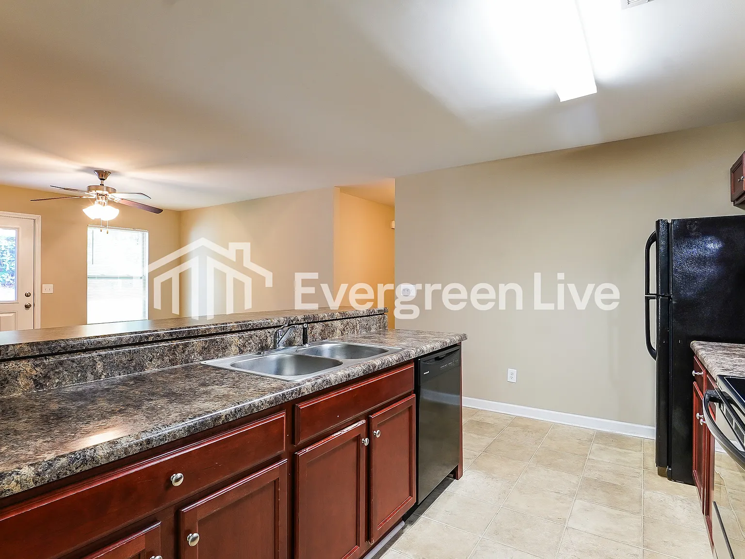 4 bed, 2.0 bath, 1329 sqft, $1,545 — Photo 4