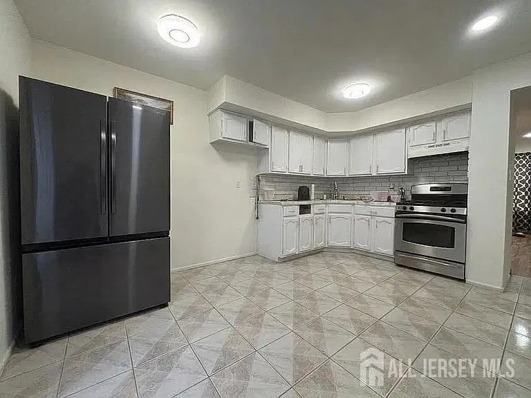 2 bed, 1.5 bath, 1056 sqft, $2,600 — Photo 3