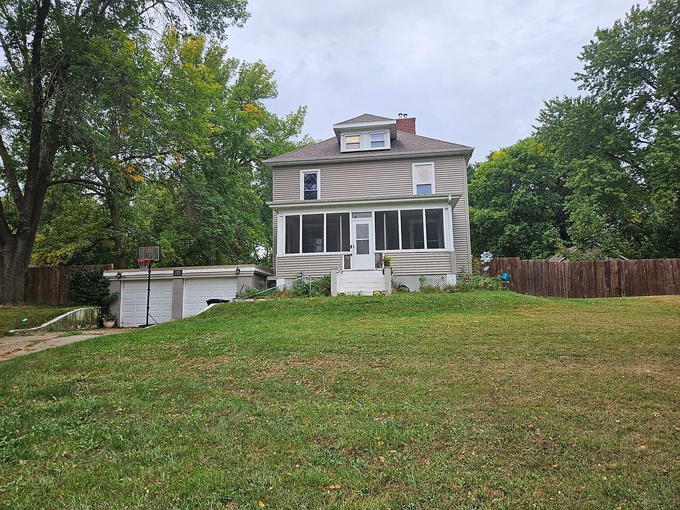 1st image of 115 W 1st St S