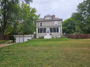 115 W 1st St S, Estherville, IA 51334