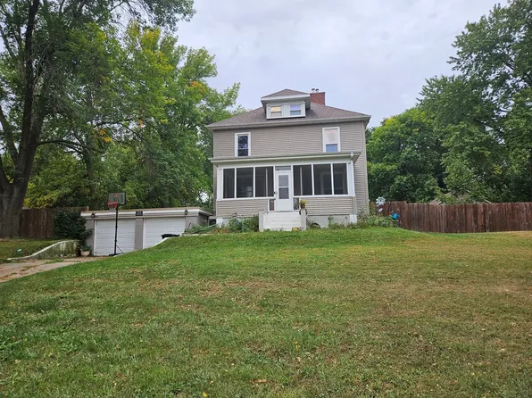 115 W 1st St S, Estherville, IA 51334