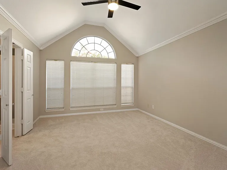 114 Midcrest Dr — Photo 12