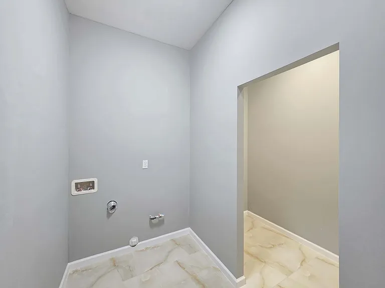 Cunard Ave — Photo 7