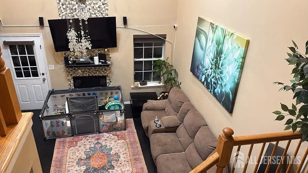 3 bed, 2.5 bath, 1981 sqft, $3,700 — Photo 3