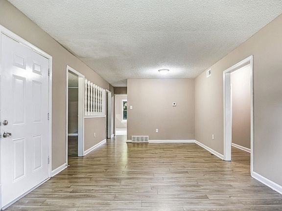 4th image of 3204 Morningview Dr