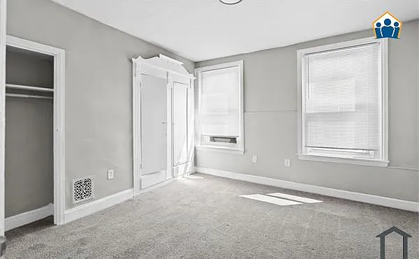 2511 W Oakdale St — Photo 13