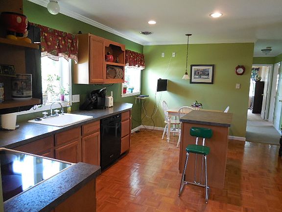 2nd image of 194 Cadman Dr
