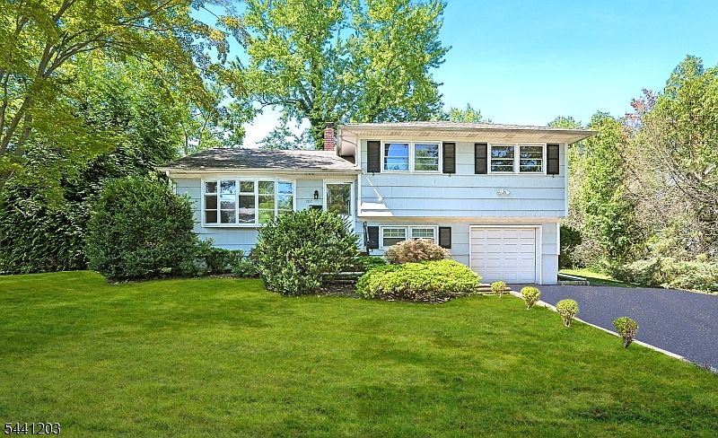 1st image of 707 Gallows Hill Rd
