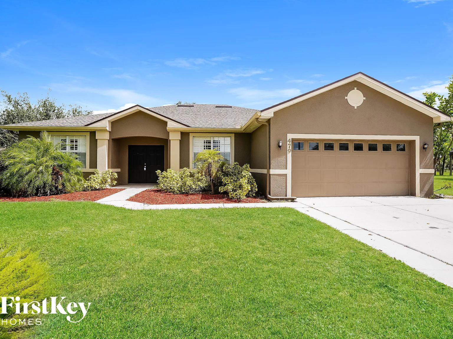 3 bed, 2.0 bath, 2208 sqft, $2,030 — Photo 1