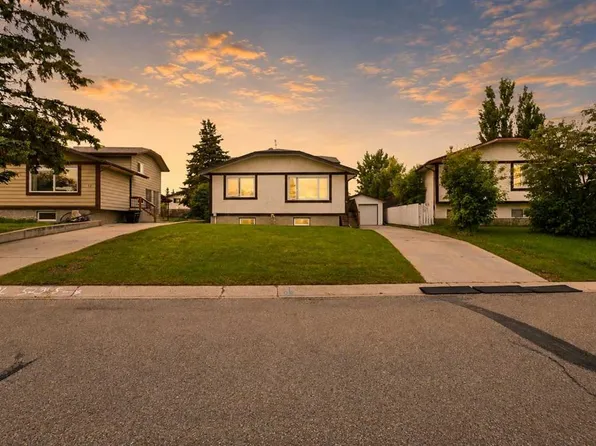 10 S Opal Close, Lacombe, AB T4L 1P9