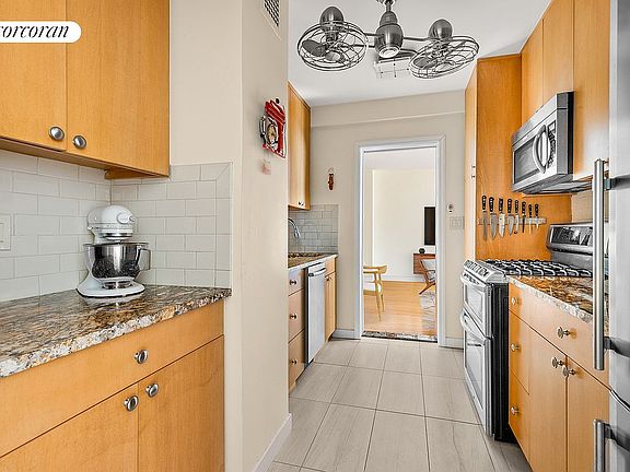 5th image of 30 W 60th St #10XY
