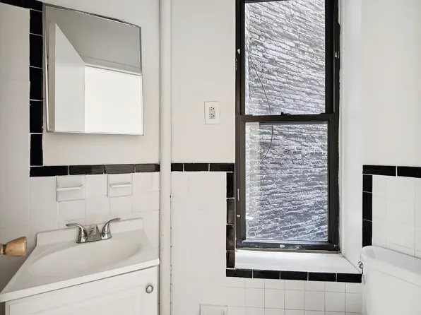 325 East 89th Street image 7 of 9