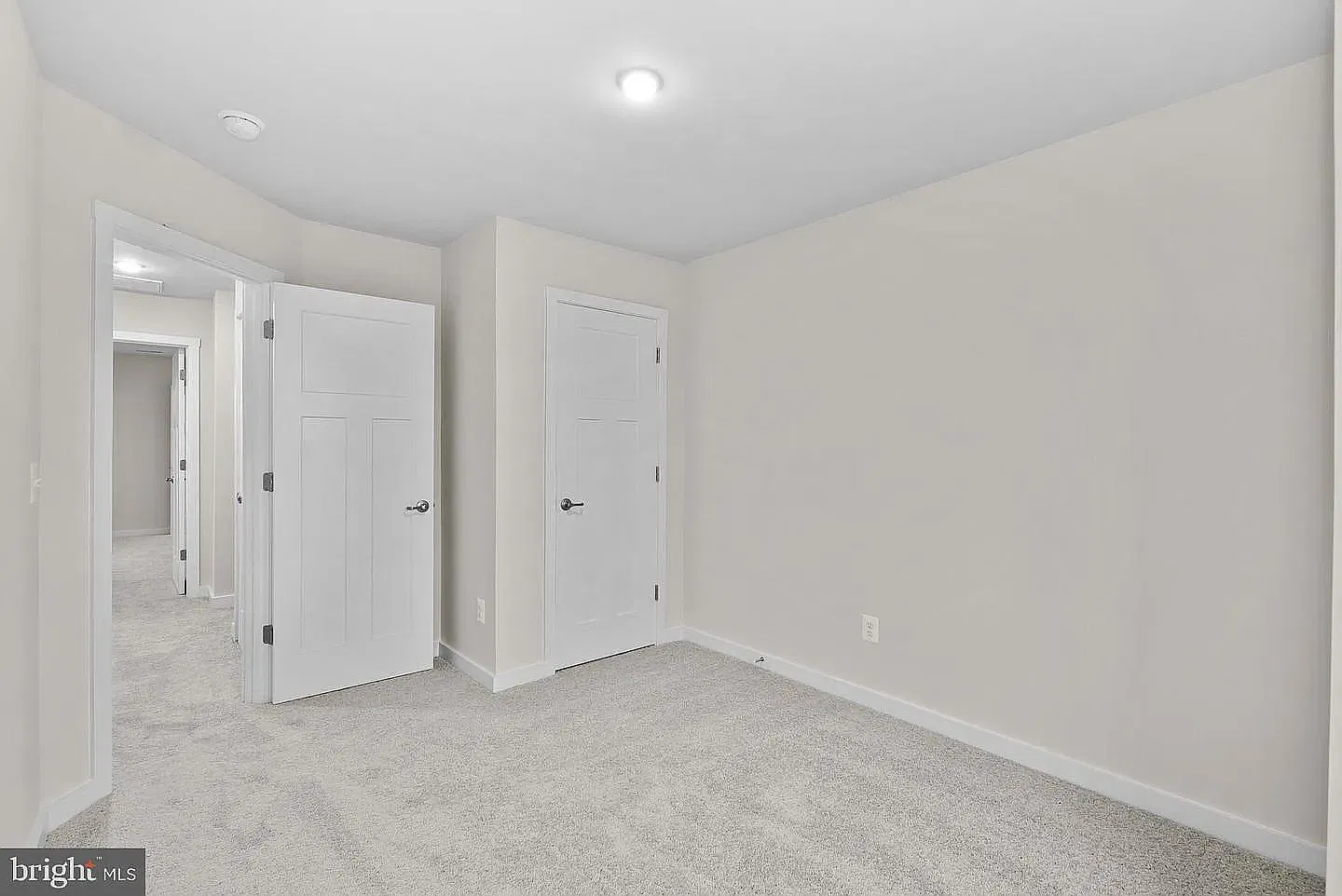 4 bed, 3.5 bath, 2000 sqft, $2,299 — Photo 4