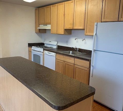 4th image of 837 Washington Ave APT 6J