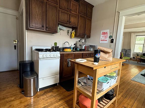 3rd image of 3509 17th Ave S APT 4
