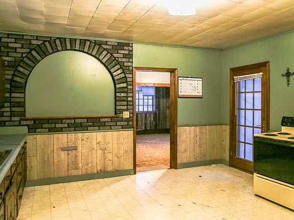 2nd image of 702 Lincoln Ave