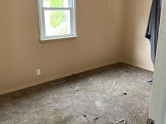 5th image of 3723 Lorraine Ave