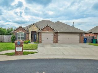 12637 Smithfield Ln, Oklahoma City, OK 73173