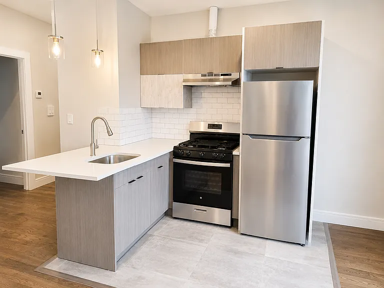 535 Hawthorne Ave #203 — Photo 1