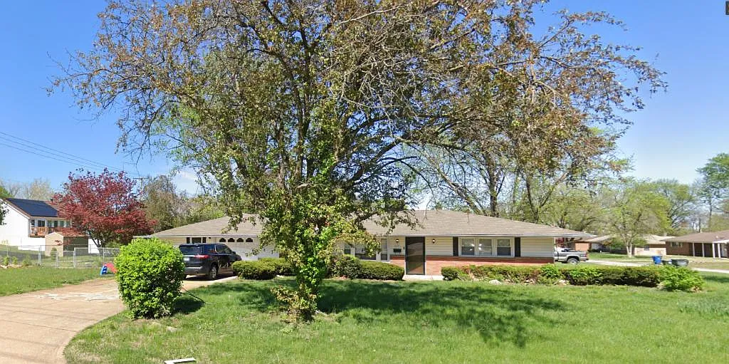607 Utz Ln — Photo 1