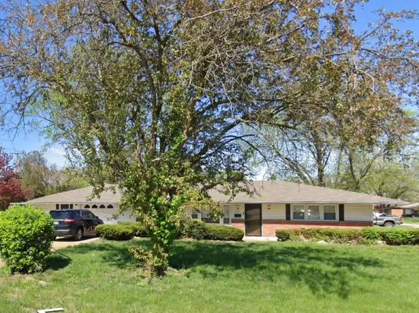 607 Utz Ln, Hazelwood, MO 63042