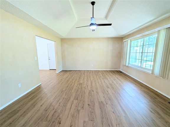 3rd image of 1861 Shellie Ln
