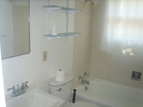 5th image of 4222 Phillip St