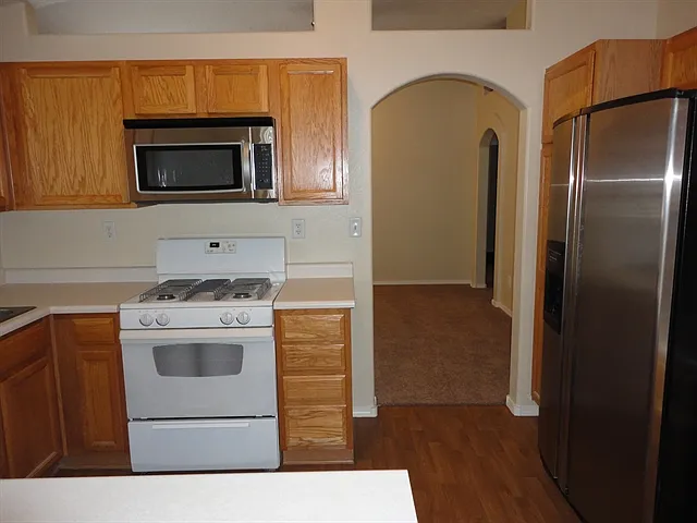 6301 Vaughn Dr NE — Photo 2