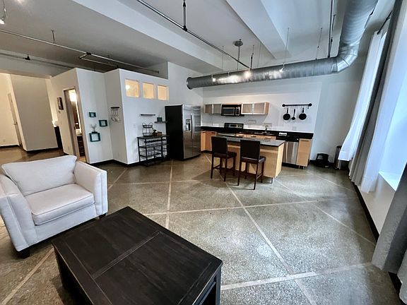 3rd image of 350 Saint Peter St Unit 405