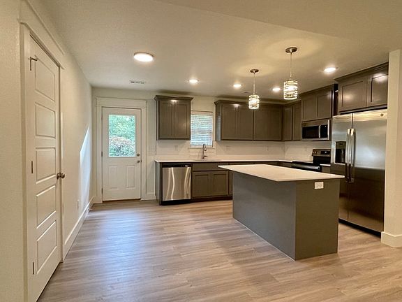 5th image of 18 Dinsmoore Ln