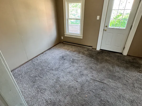 801 W Pleasant St, Freeport, IL 61032