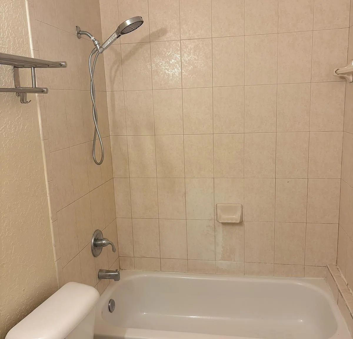 3 bed, 2.0 bath, 1400 sqft, $2,850 — Photo 3
