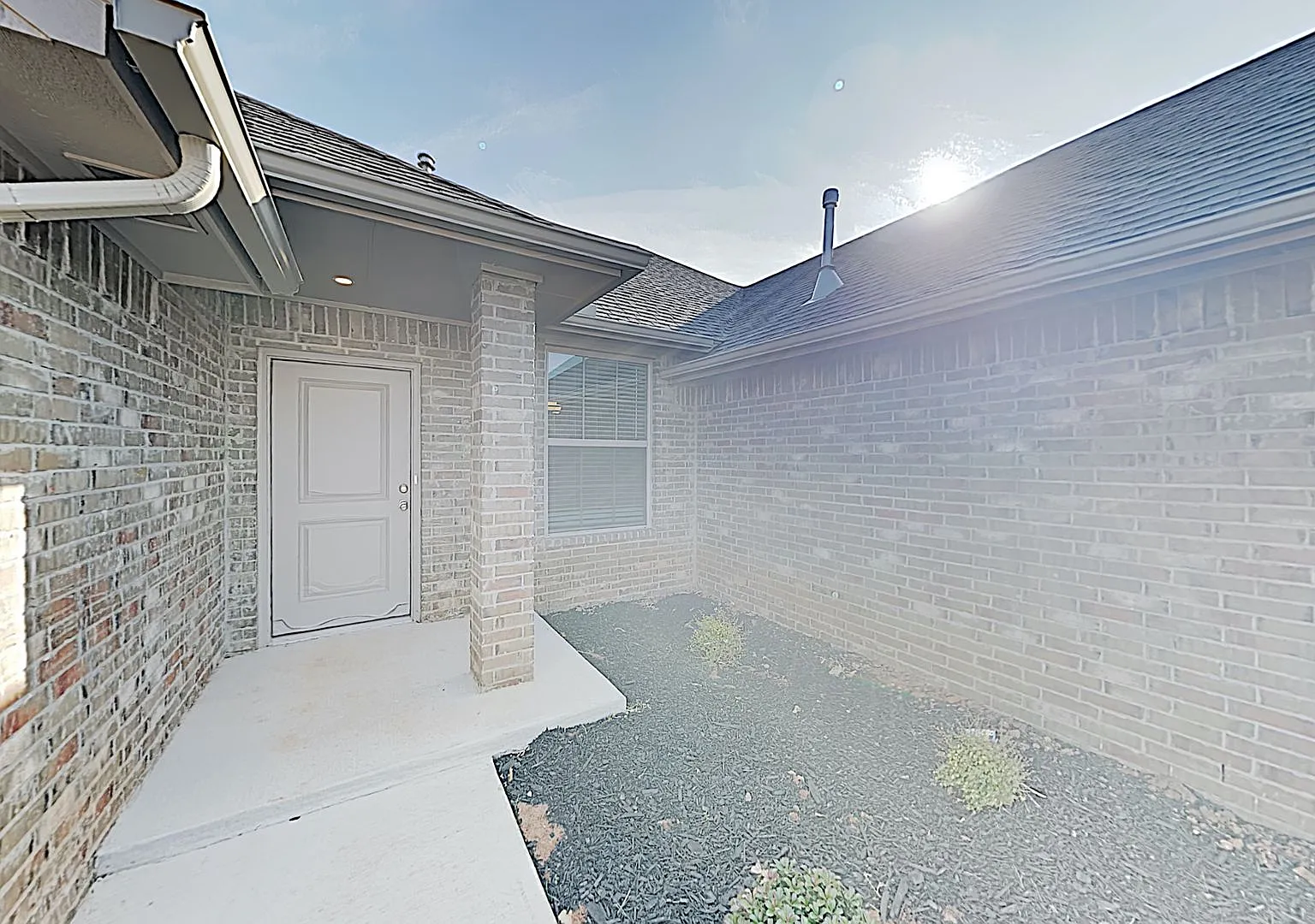 A Luxurious and Spacious 4 Bedroom 2 Bath Home with 3 Car Garage - Yukon Schools — Photo 2